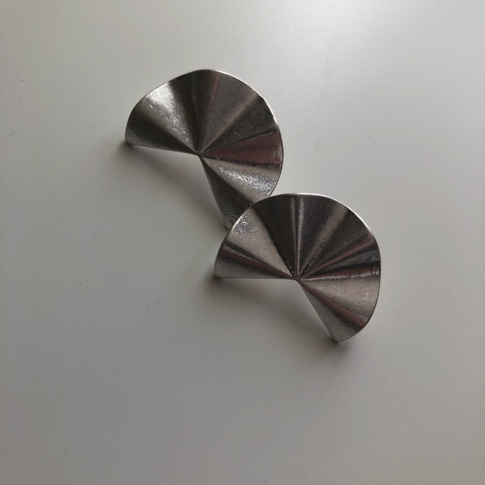 Solid Metal Geometric Earrings - Picture 4 of 6